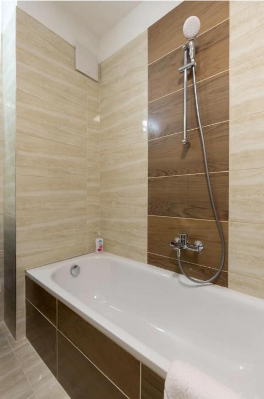 King Deluxe With Rooftop Pool Appartement Boedapest